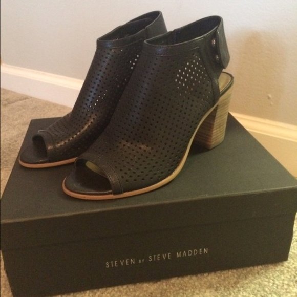 Steven by Steve Madden Leather Sandals - Picture 3 of 4